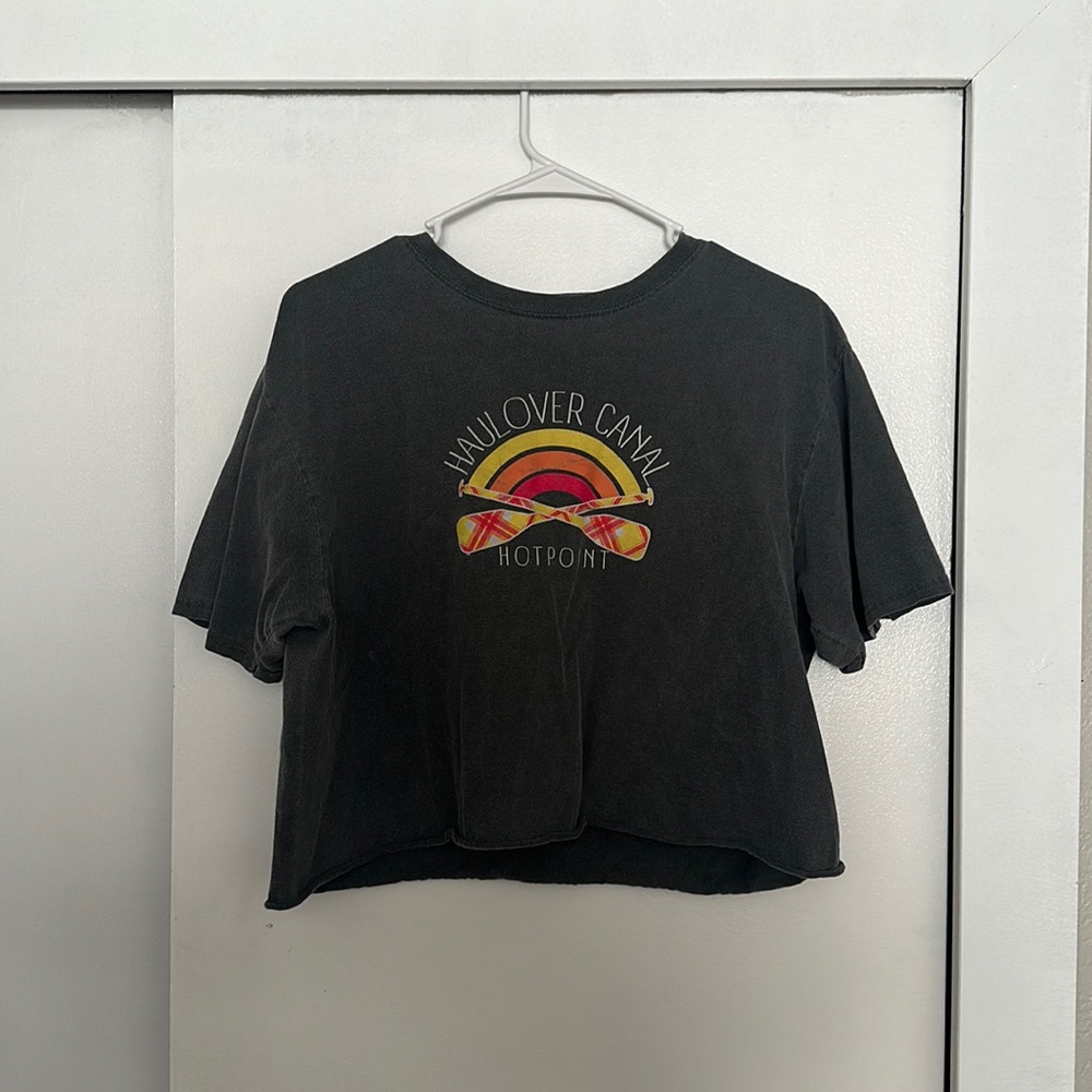 grey graphic crop with kayak reference